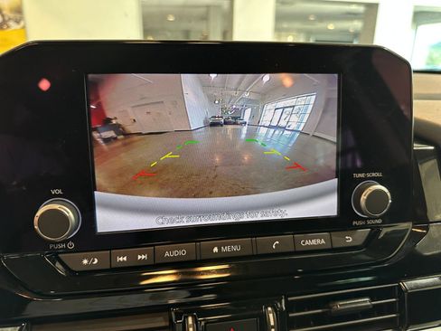 Used 2025 Nissan Pathfinder SV FWD image 25