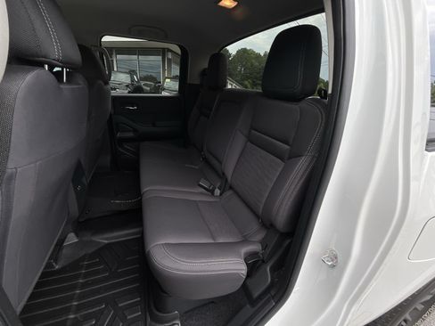 Used 2024 Nissan Frontier SV RWD image 25