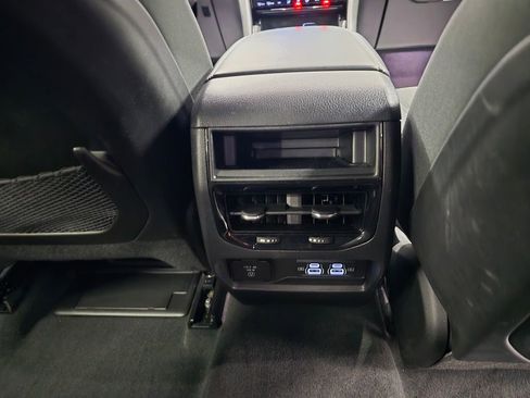 Used 2024 Jeep Grand Cherokee Laredo w/ Luxury Tech Group I AWD/4WD image 32