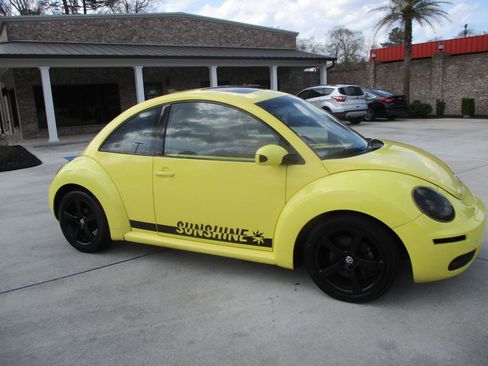 Used 2010 Volkswagen Beetle Coupe image 15