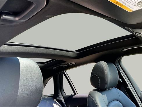 Used 2018 Mercedes-Benz GLC 300 4MATIC image 19