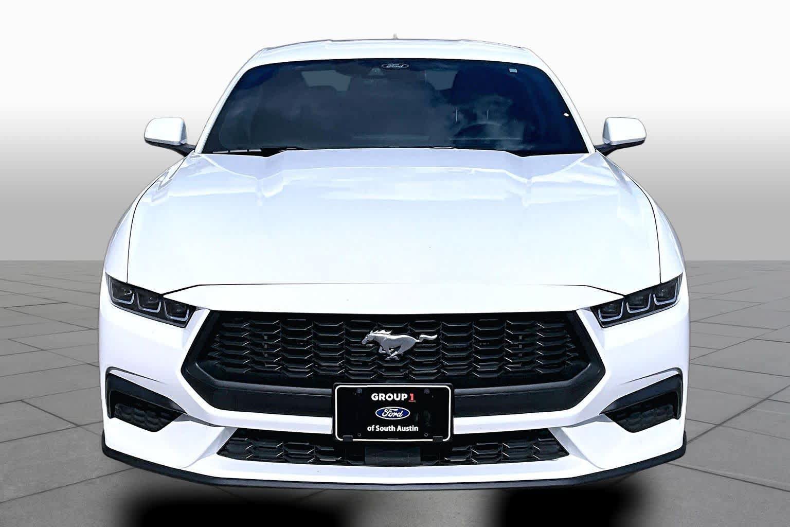 Used 2025 Ford Mustang Coupe RWD image 4