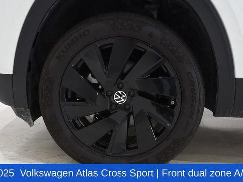 Used 2025 Volkswagen Atlas Cross Sport SE FWD image 6