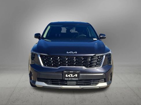 Certified 2025 Kia Sorento LX image 9