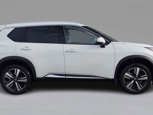 Used 2021 Nissan Rogue Platinum image 4