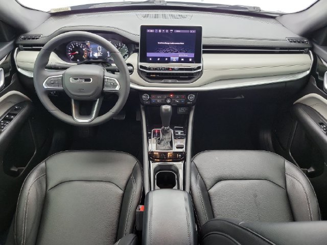 Used 2025 Jeep Compass Limited AWD/4WD image 15