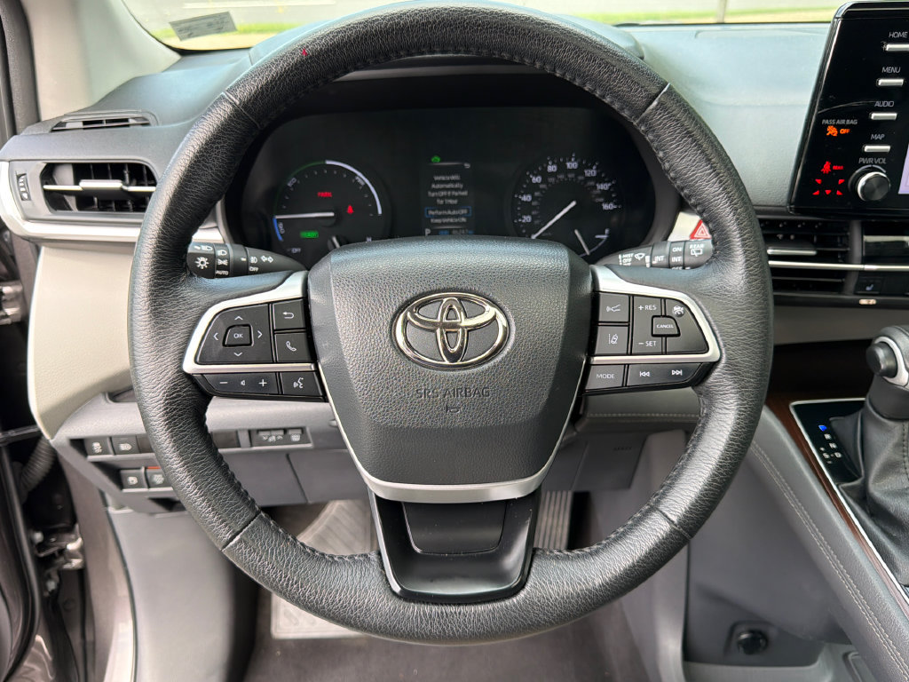 Used 2023 Toyota Sienna XLE AWD/4WD image 23