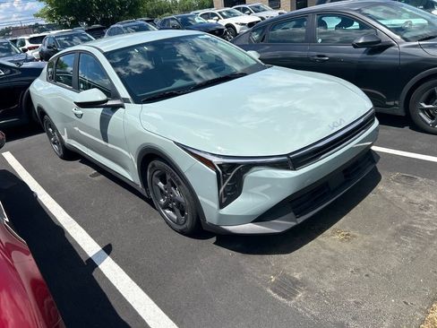 Used 2025 Kia K4 FWD image 2