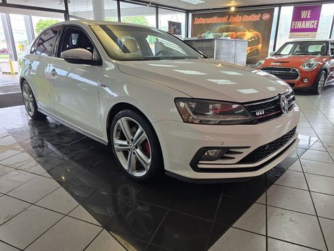 Used 2017 Volkswagen Jetta GLI FWD image 3