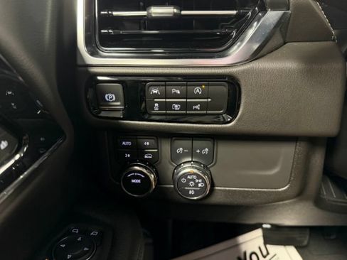 Used 2025 GMC Yukon Denali AWD/4WD image 19