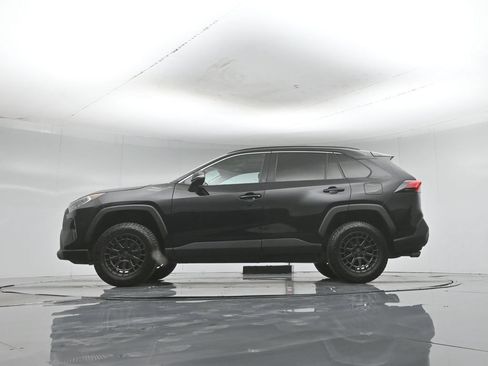 Used 2019 Toyota RAV4 XLE AWD/4WD image 7