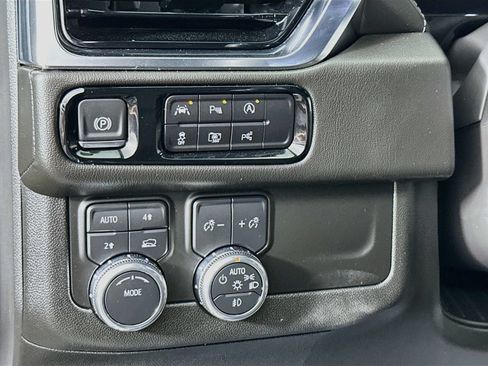 Used 2025 GMC Yukon XL Denali AWD/4WD image 11