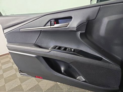 Used 2025 Toyota Camry SE image 27