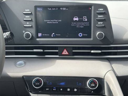 Used 2021 Hyundai Elantra SEL FWD image 15
