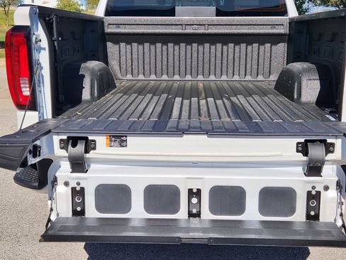 Certified 2023 GMC Sierra 1500 SLT image 33