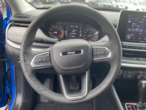 Used 2022 Jeep Compass Latitude image 14