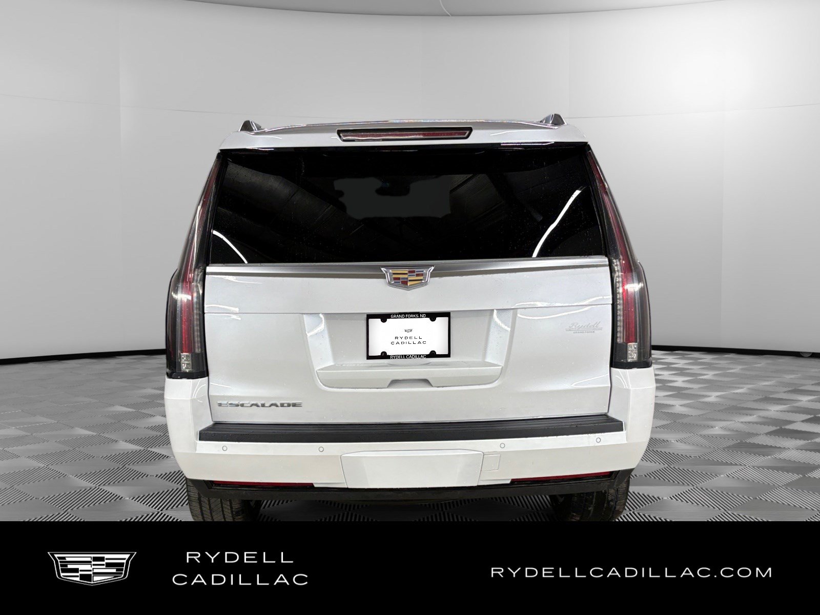 Used 2018 Cadillac Escalade Platinum AWD/4WD image 4