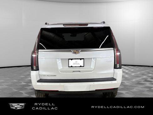 Used 2018 Cadillac Escalade Platinum AWD/4WD image 4
