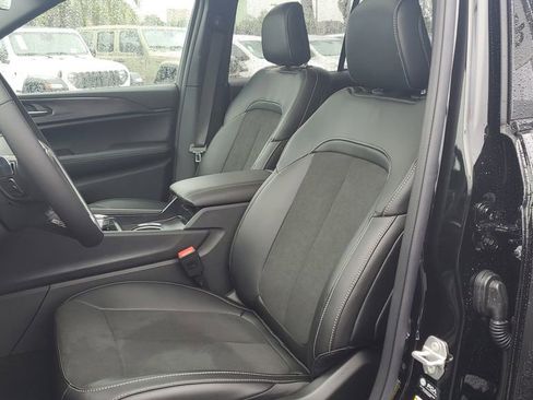 New 2025 Jeep Grand Cherokee Altitude image 18