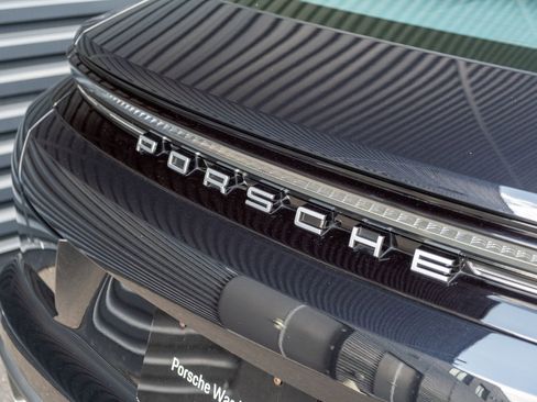 Certified 2024 Porsche Panamera 4 AWD/4WD image 21