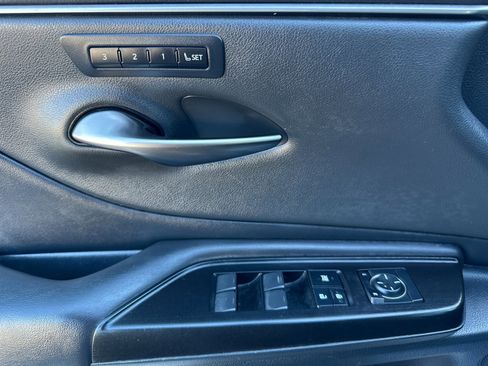 Used 2019 Lexus ES 300h image 10