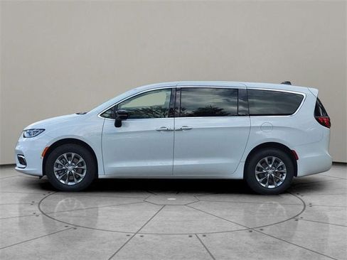New 2026 Chrysler Pacifica Select image 9