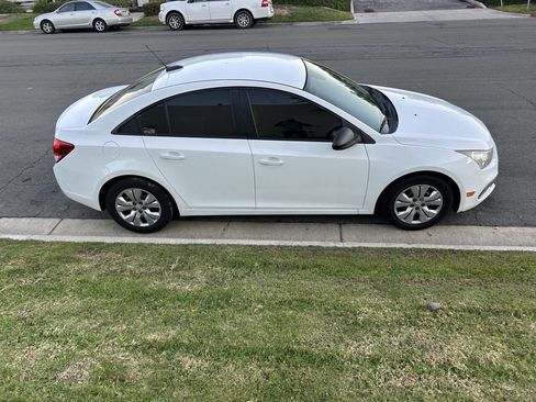 Used 2015 Chevrolet Cruze LS image 3