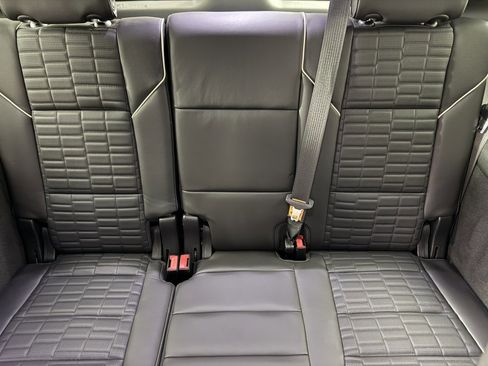 Used 2024 Cadillac Escalade Sport Platinum w/ LPO, ONYX Package AWD/4WD image 17