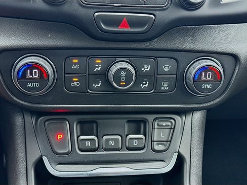 Used 2021 GMC Terrain SLT w/ Infotainment Package II FWD image 12