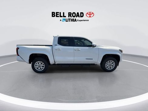 Used 2025 Toyota Tacoma SR5 image 9