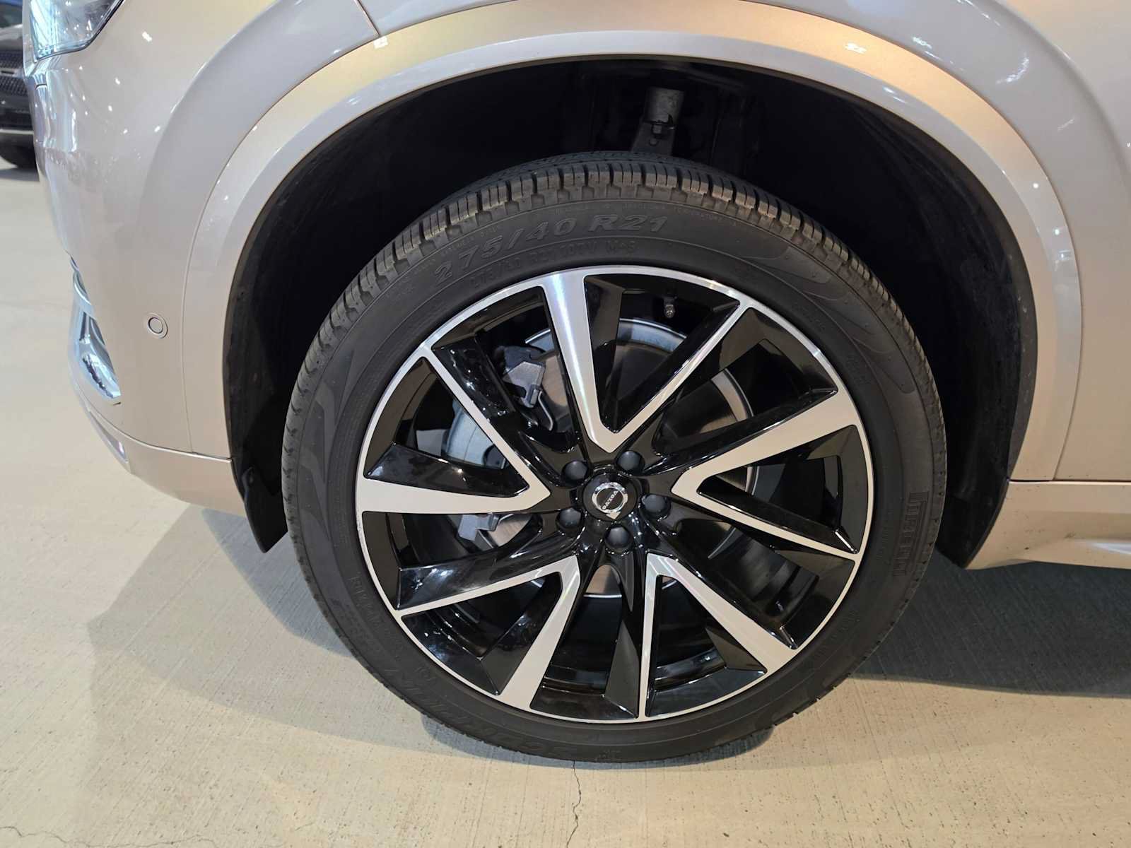 Used 2024 Volvo XC90 B6 Plus w/ Protection Package Premier AWD/4WD image 9