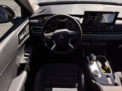 New 2026 Mitsubishi Outlander AWD image 18