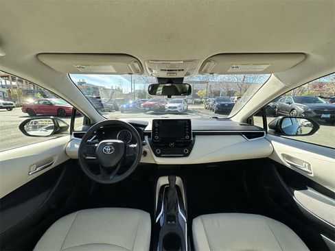 Used 2021 Toyota Corolla LE w/ LE Convenience Package image 10