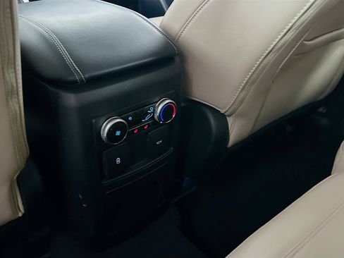 Used 2024 Ford Explorer Limited image 27