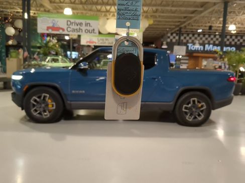 Used 2022 Rivian R1T Adventure AWD/4WD image 4