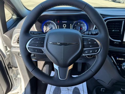 New 2026 Chrysler Pacifica Select image 19