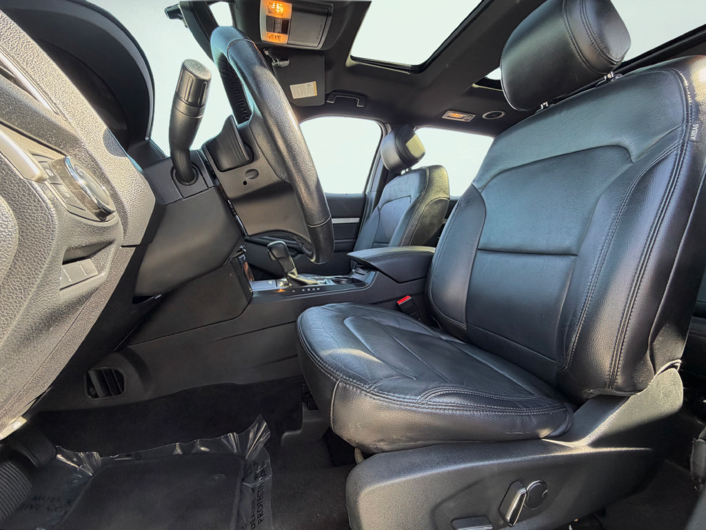 Used 2017 Ford Explorer XLT w/ Equipment Group 202A FWD image 52