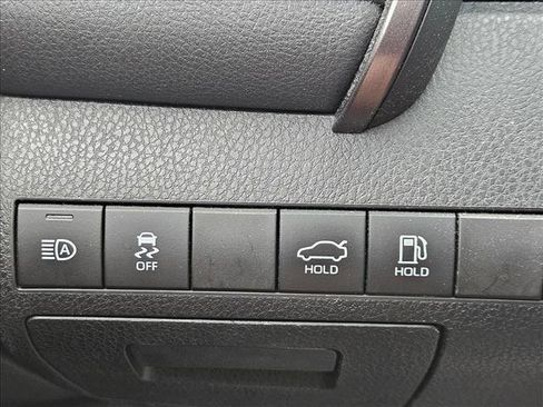 Used 2020 Toyota Camry LE image 8