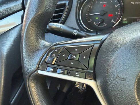 Used 2017 Nissan Rogue S AWD/4WD image 17