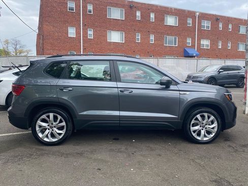 Used 2023 Volkswagen Taos S image 2