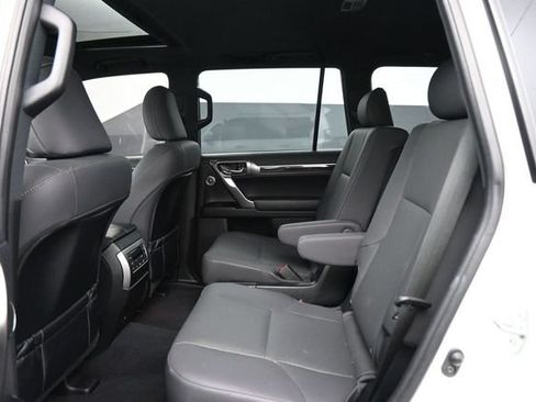 Used 2023 Lexus GX 460 Premium w/ Accessory Package AWD/4WD image 25