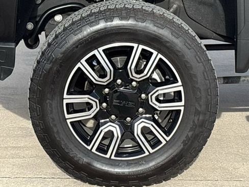 Used 2020 GMC Sierra 2500 AT4 w/ AT4 Premium Package image 32
