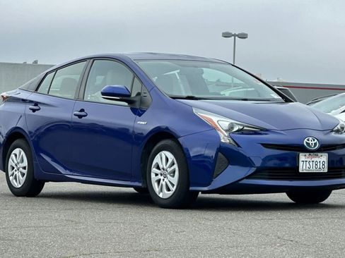 Used 2016 Toyota Prius Two image 5