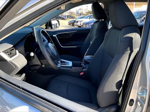 Used 2024 Toyota RAV4 LE image 8