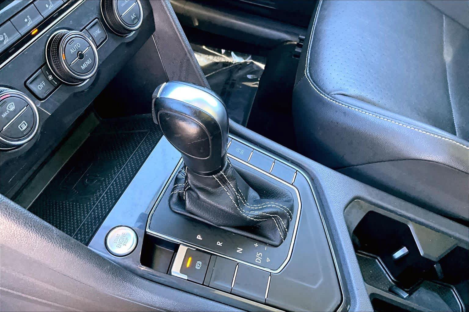 Used 2021 Volkswagen Tiguan SE w/ Panoramic Sunroof Package FWD image 17