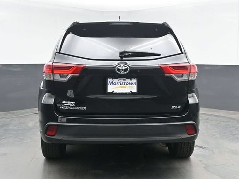 Used 2019 Toyota Highlander XLE FWD image 13