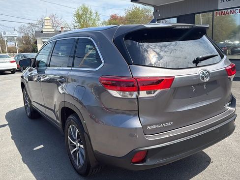 Used 2017 Toyota Highlander XLE w/ Carpet Mat Package AWD/4WD image 7