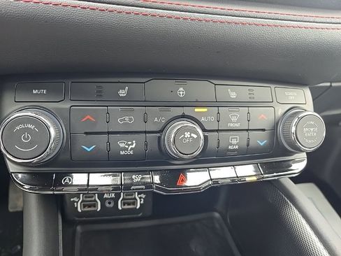 Used 2025 Dodge Durango GT image 8