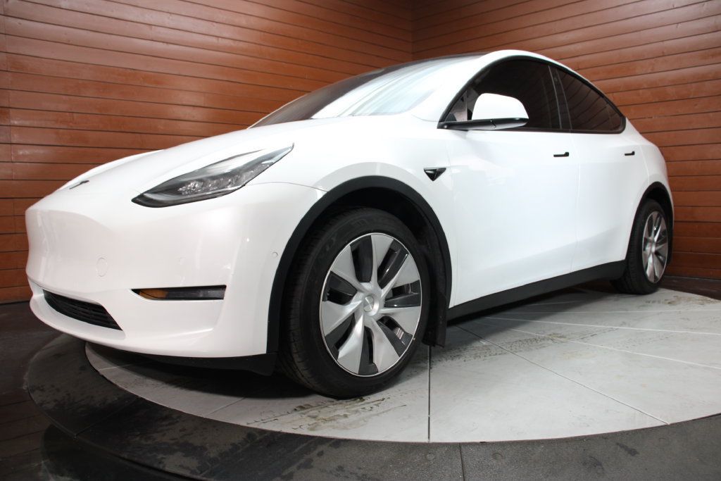 Used 2022 Tesla Model Y Long Range AWD/4WD image 1