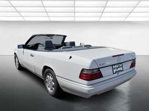 Used 1994 Mercedes-Benz E 320 Convertible image 4